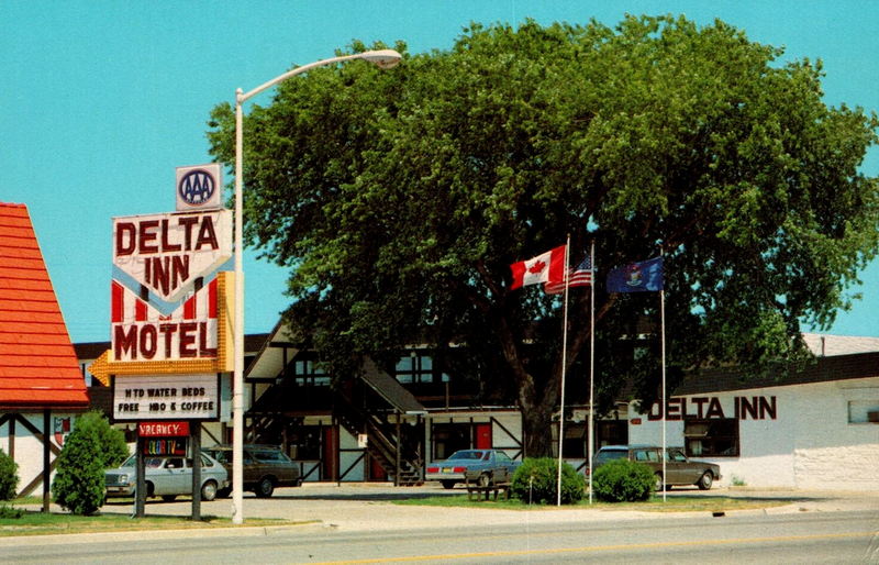 Delta Inn Motel (Tuc-Me-In Motel) - Vintage Postcard (newer photo)